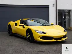 Ferrari 296 GTS | Giallo Modena | Front Lift | Full PPF | 1 eigenaar | Belgische wagen |